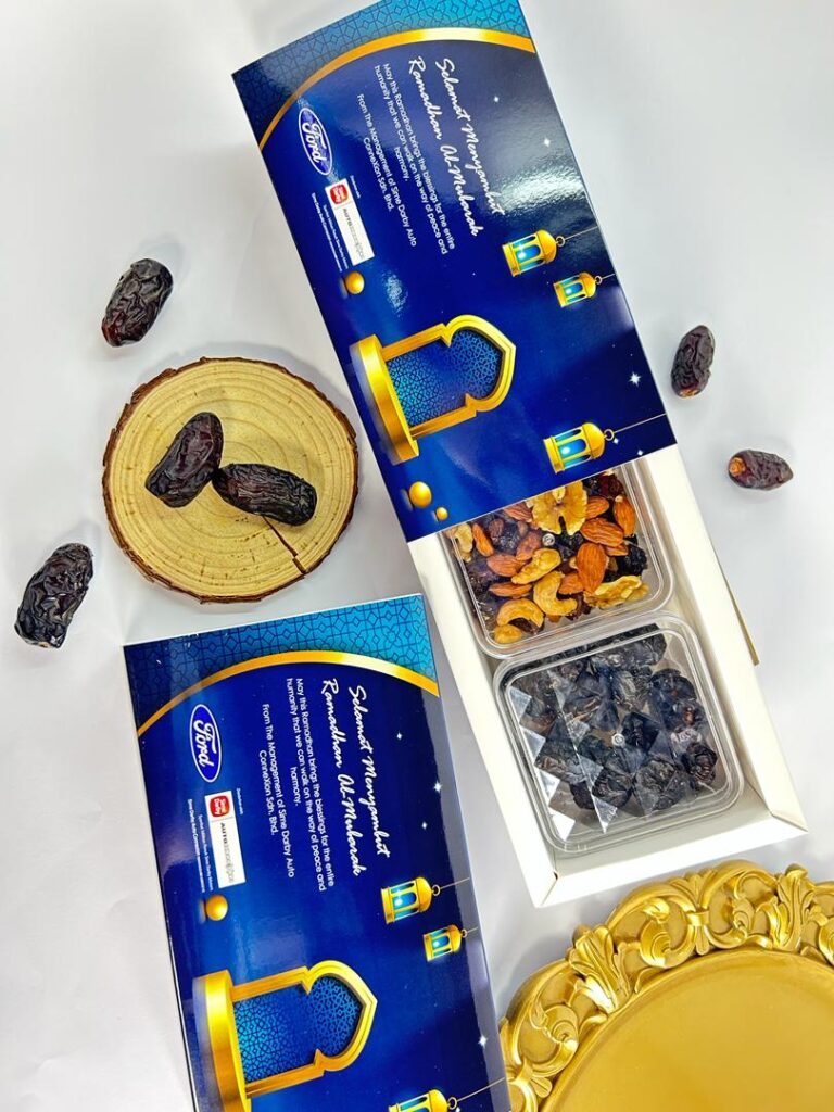 Kurma box with mix nuts